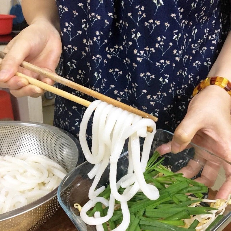 Step 5 Cooking bánh canh Bánh canh gõ gáo dừa with cá lăng fish cake