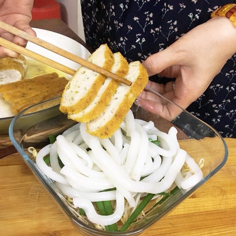 Step 5 Cooking bánh canh Bánh canh gõ gáo dừa with cá lăng fish cake
