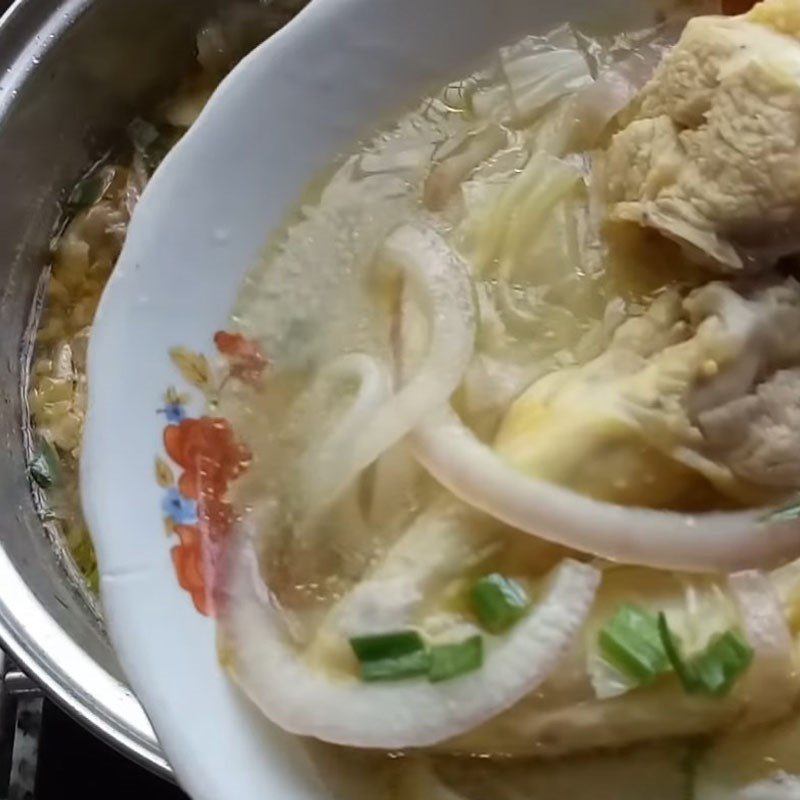 Step 4 Cooking bánh canh Bánh canh with sliced chicken