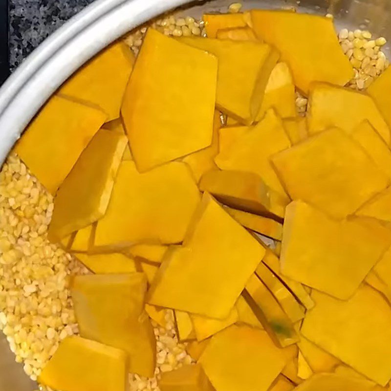 Step 2 Cook pumpkin and mung beans Pumpkin pudding using a rice cooker