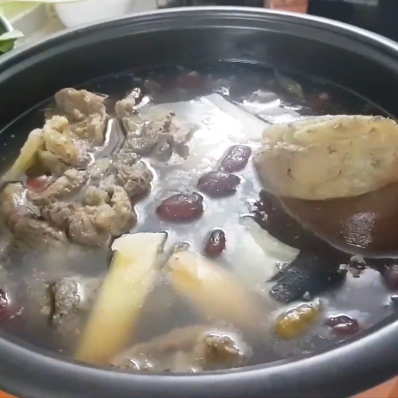 Step 4 Cooking beef with herbal medicine Herbal beef hotpot