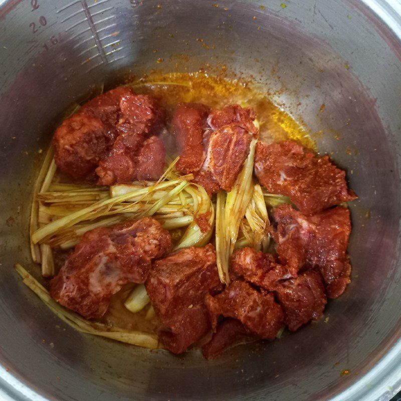 Step 3 Cooking beef noodle soup with pork bones