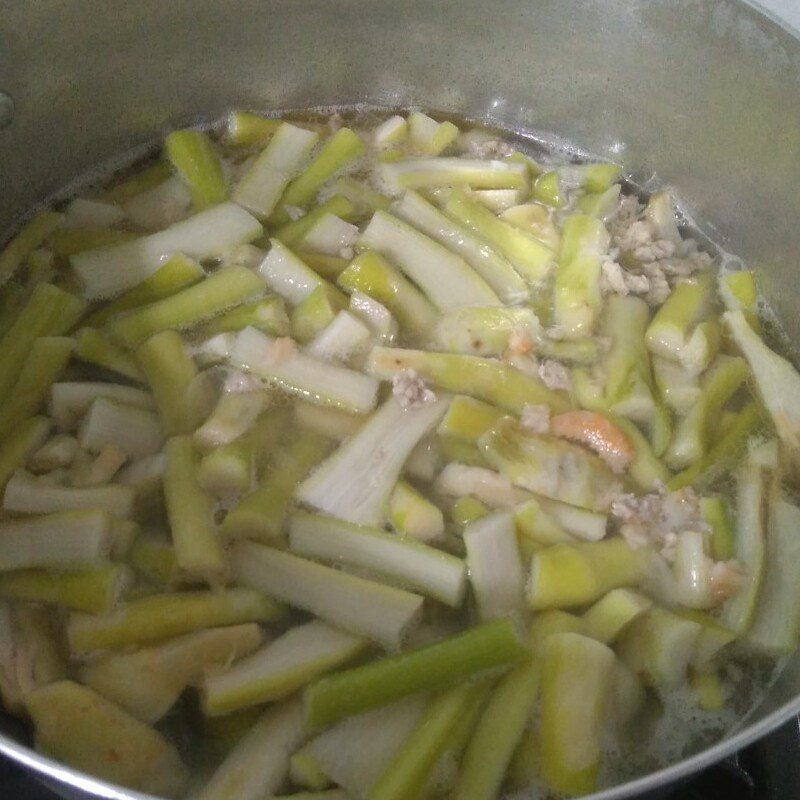 Step 2 Cook the soup Shrimp and Pork Soup