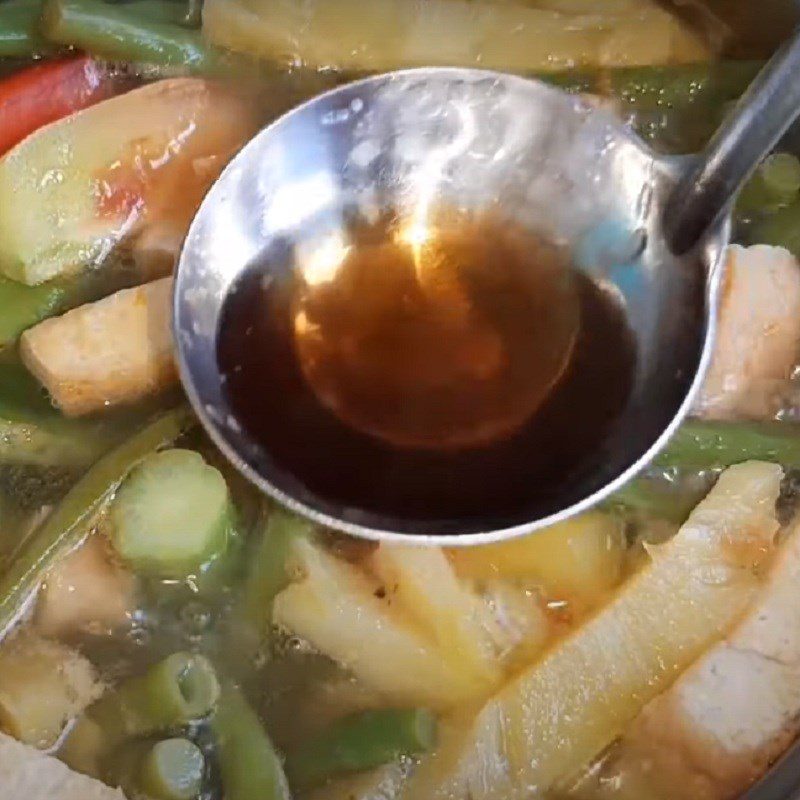 Step 2 Cook sour soup with vegetarian tofu