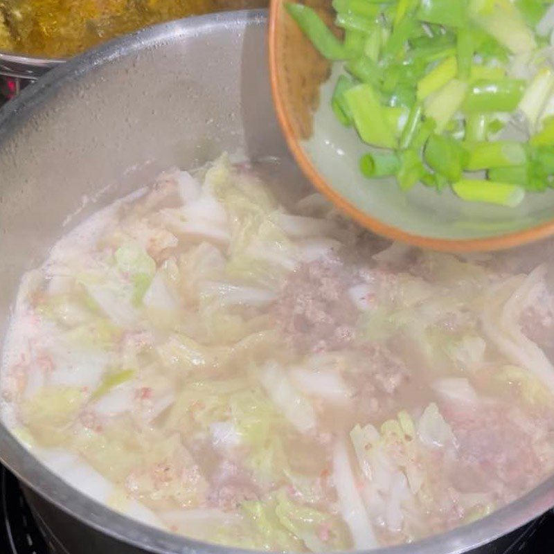 Step 2 Cooking cabbage soup with minced meat