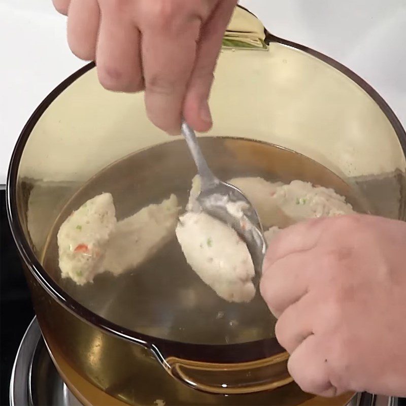 Step 3 Cook the soup Sour soup with water lily flowers