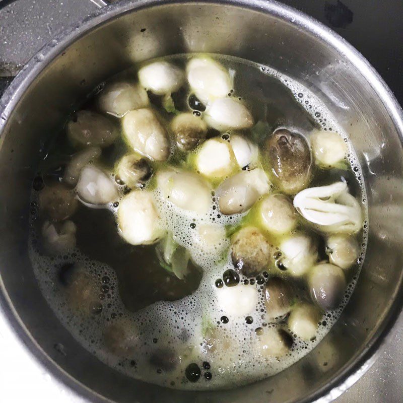 Step 3 Cook the soup Squash soup with dried shrimp and mushrooms