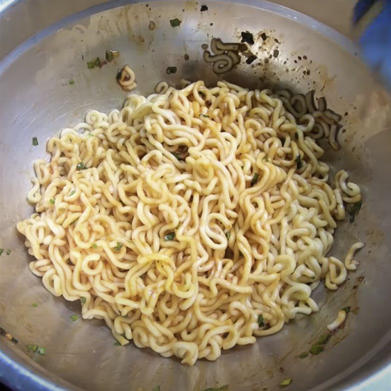 Step 3 Prepare the sauce and mix the noodles Cheese meatball noodle salad