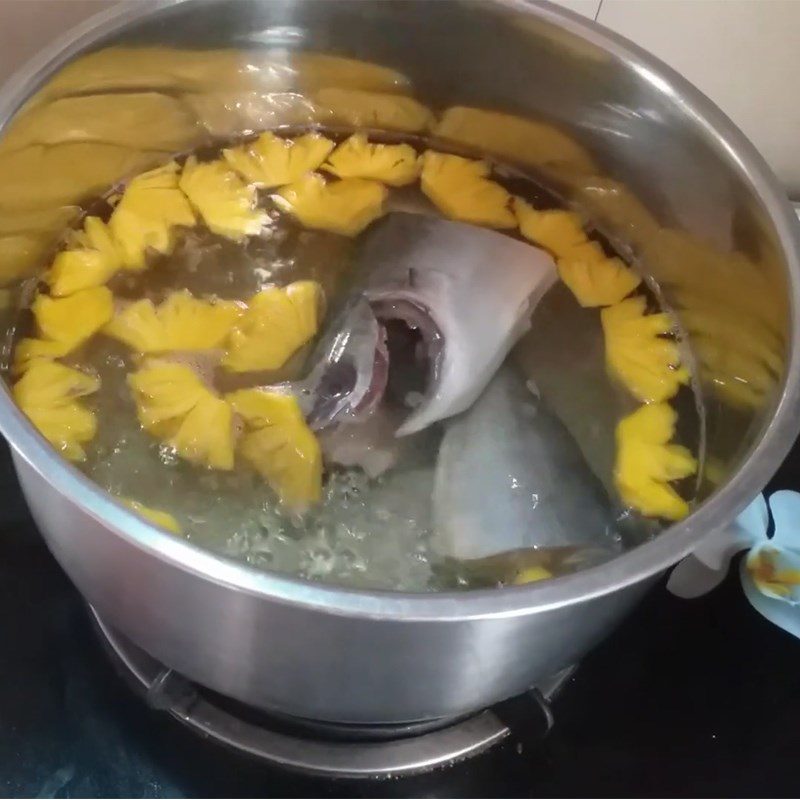 Step 3 Cook the soup Sour fish soup