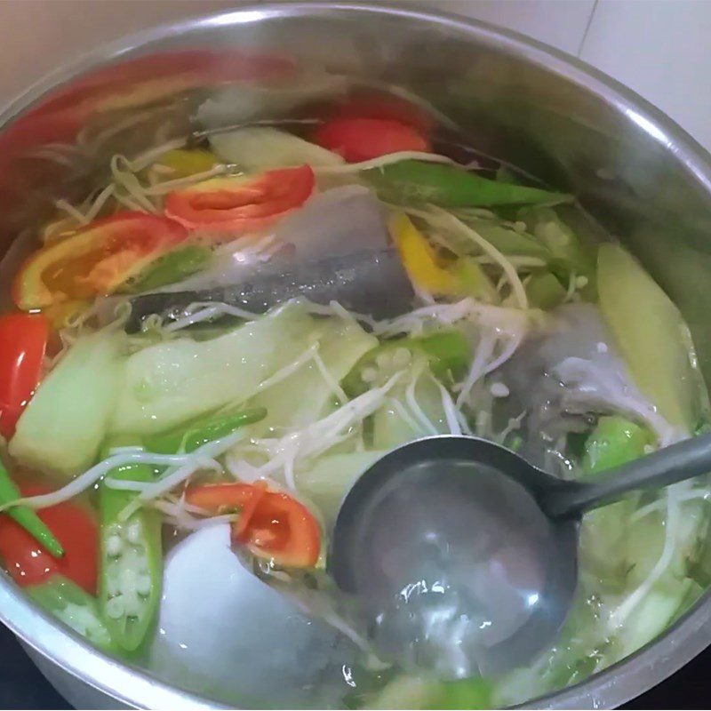 Step 3 Cook the soup Sour fish soup