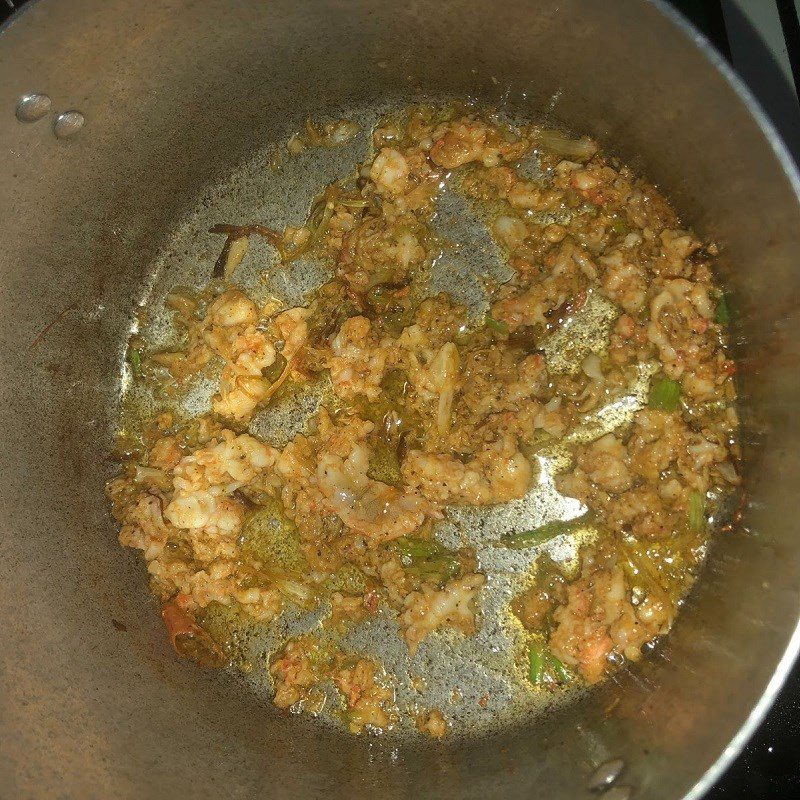 Step 3 Cook the fresh shrimp and water spinach soup