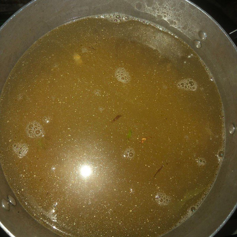 Step 3 Cook the fresh shrimp and water spinach soup