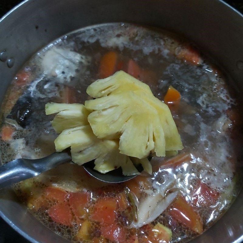 Step 4 Cooking Soup Sour Salmon Head Soup (recipe shared by users)