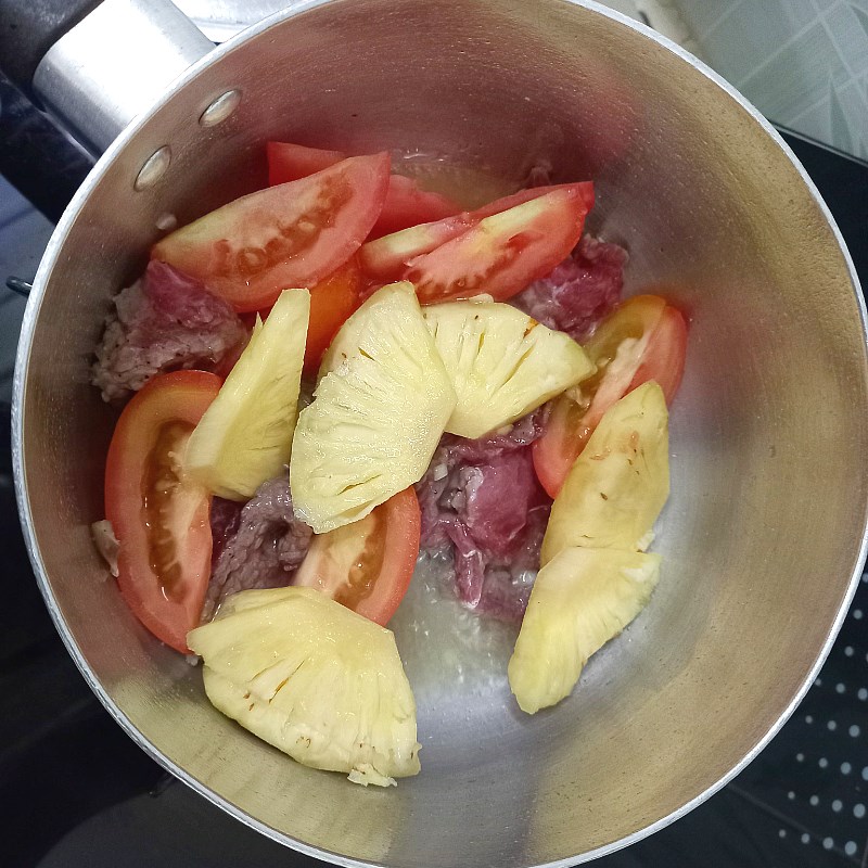 Step 3 Cook the soup Beef tomato soup aroma