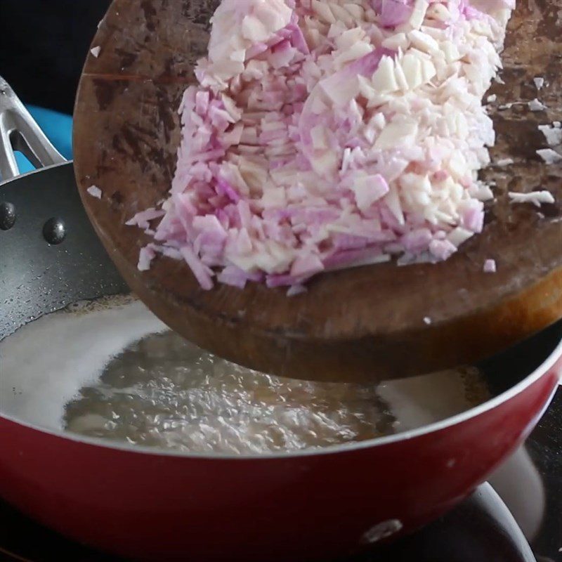 Step 3 Cooking soup Taro soup with dried shrimp