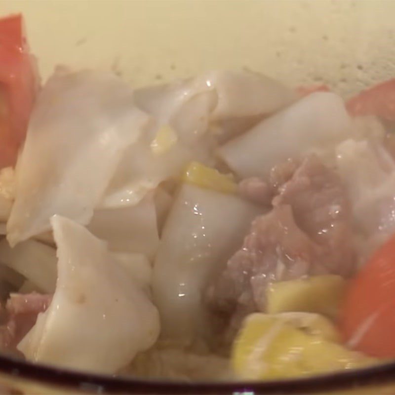 Step 5 Cook beef tendon soup Spicy sour beef tendon soup