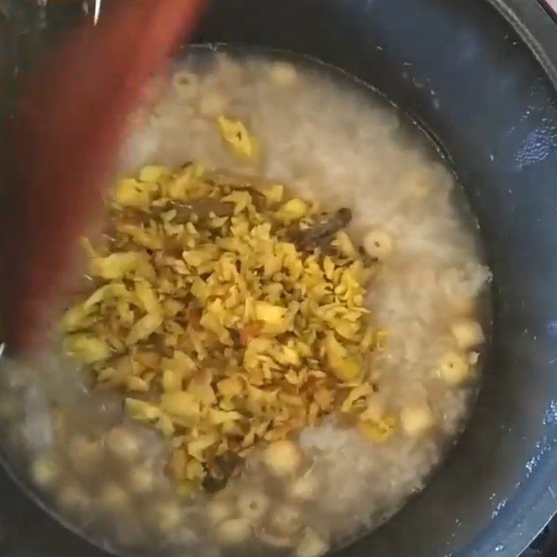 Step 5 Cooking porridge Carp porridge with lotus seeds