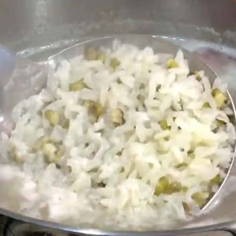 Step 5 Cook the porridge Green bean eel porridge