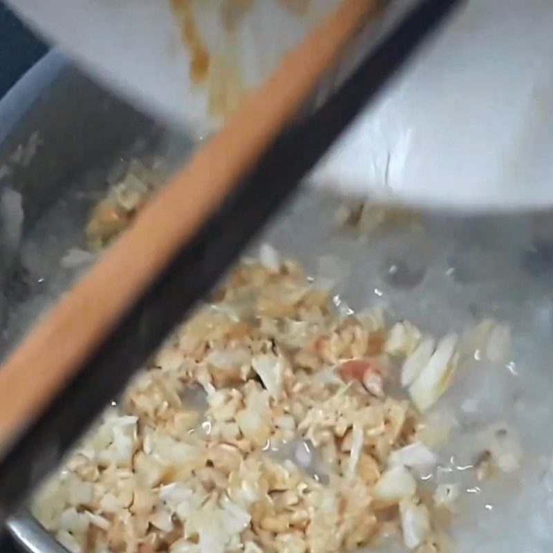 Step 3 Cook the porridge Crab porridge with mushrooms