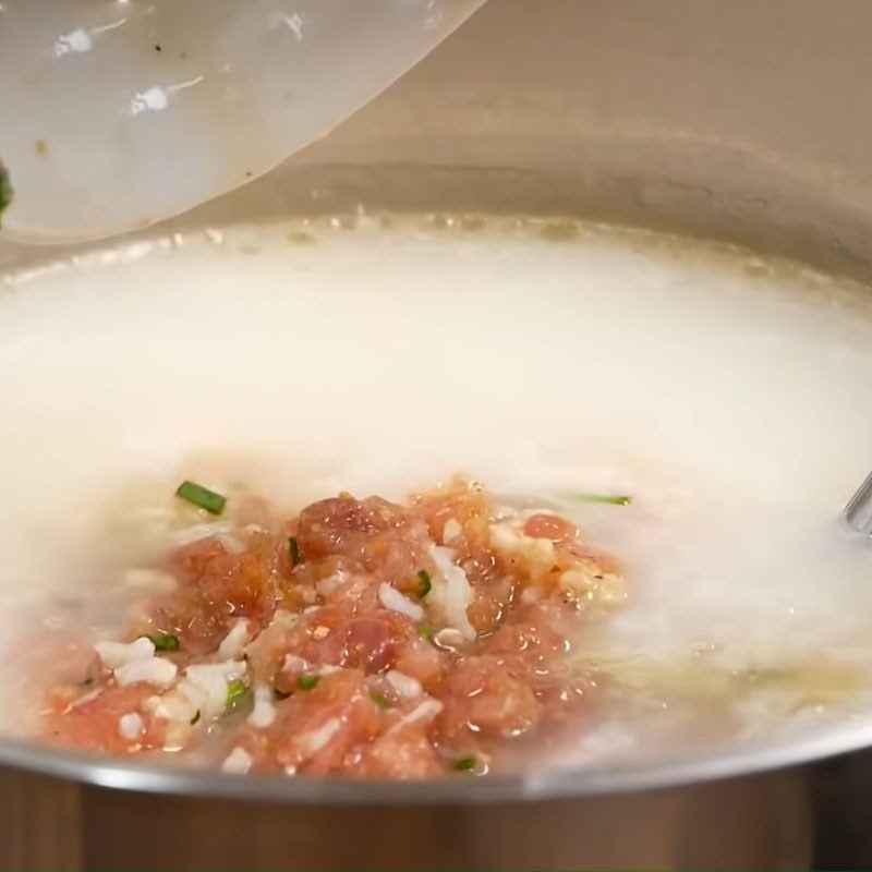 Step 4 Cooking porridge Lotus seed porridge with minced meat and eggs