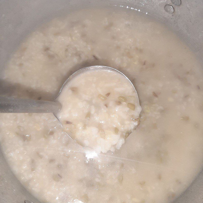 Step 4 Cook the duck porridge with mung beans