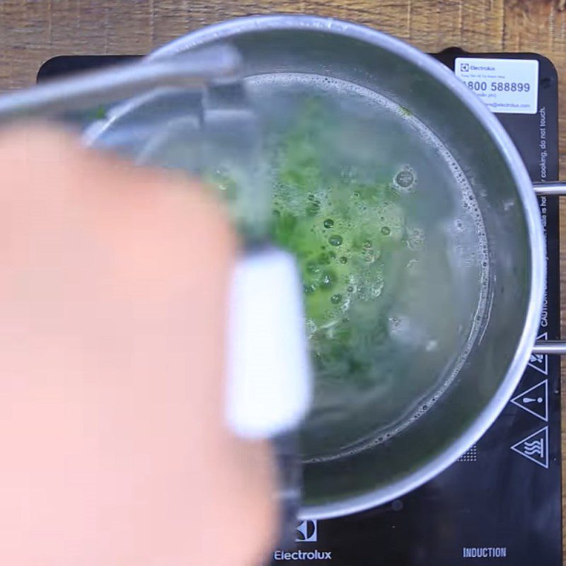 Step 4 Cooking porridge Crab porridge with water spinach