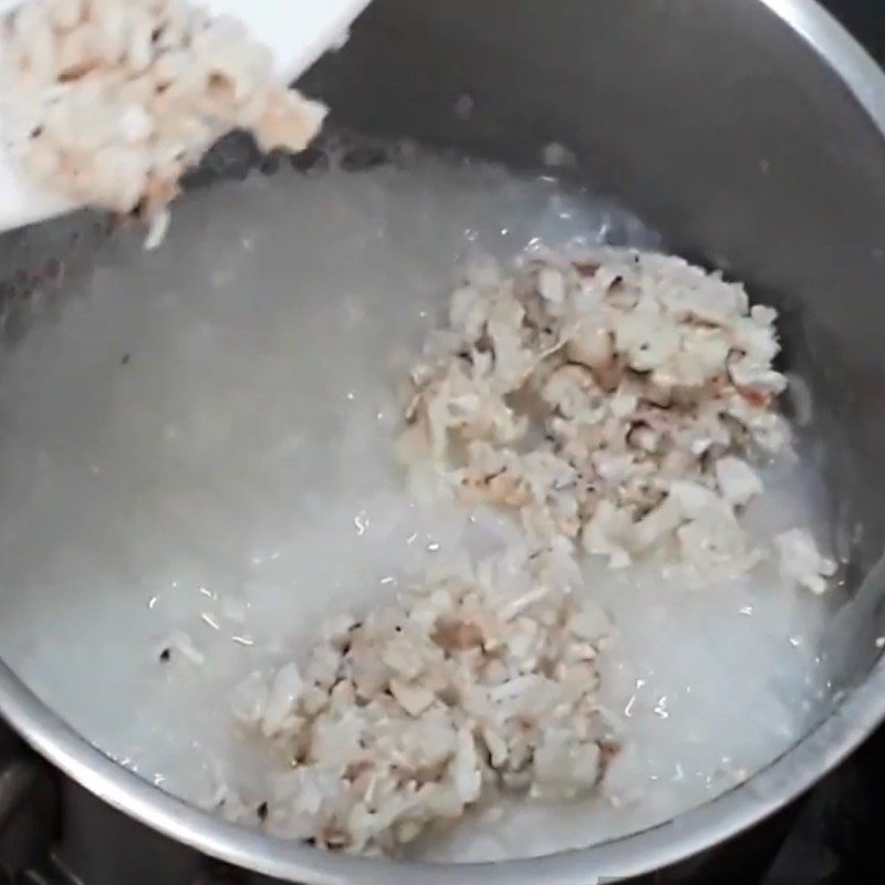 Step 4 Cooking porridge Sea crab porridge water spinach