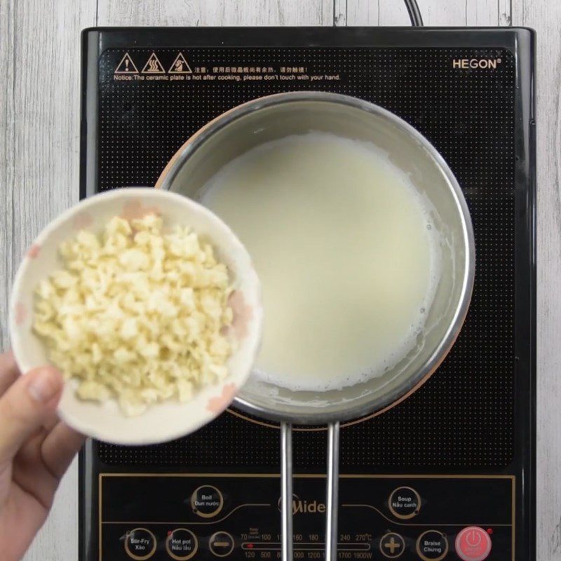 Step 3 Cook porridge for bread milk porridge