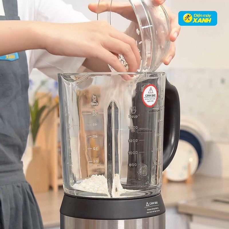 Step 4 Cooking porridge Shrimp and pumpkin porridge using a multifunctional cooking blender
