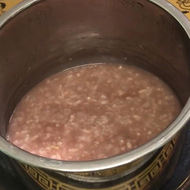 Step 3 Cooking porridge Red bean porridge with pork and zucchini