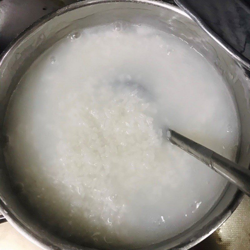 Step 2 Cook white porridge Oyster mushroom porridge