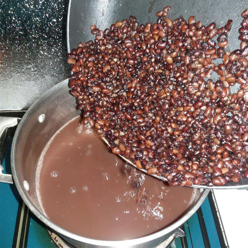 Step 3 Cooking Sweet Soup Black Bean Sweet Soup using a pressure cooker