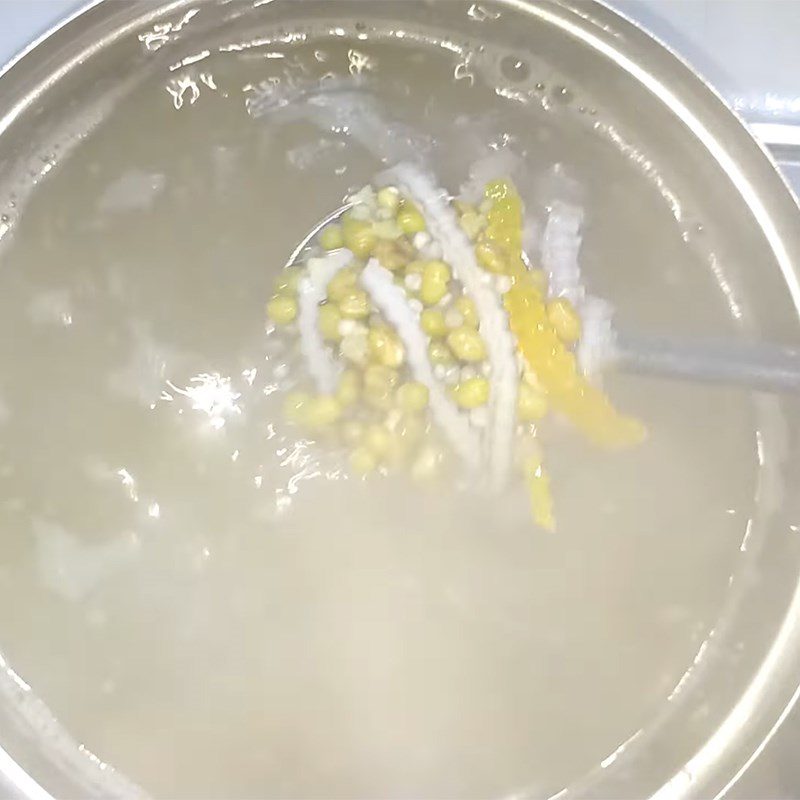 Step 3 Cook the pudding Mung bean tapioca jelly