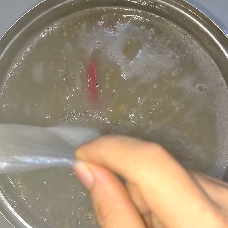 Step 3 Cook the pudding Mung bean tapioca jelly