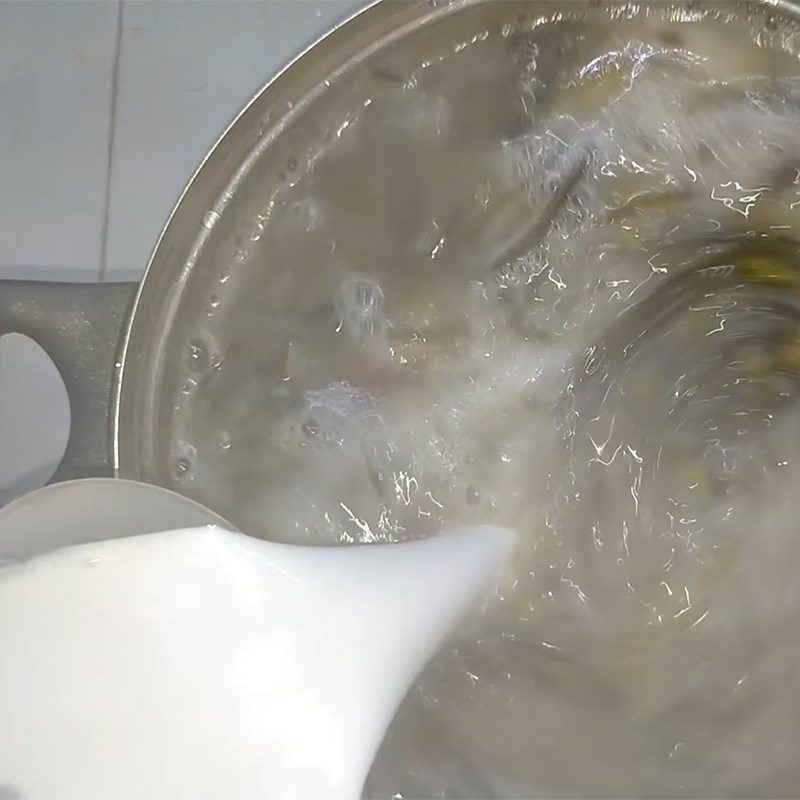 Step 3 Cook the pudding Mung bean tapioca jelly