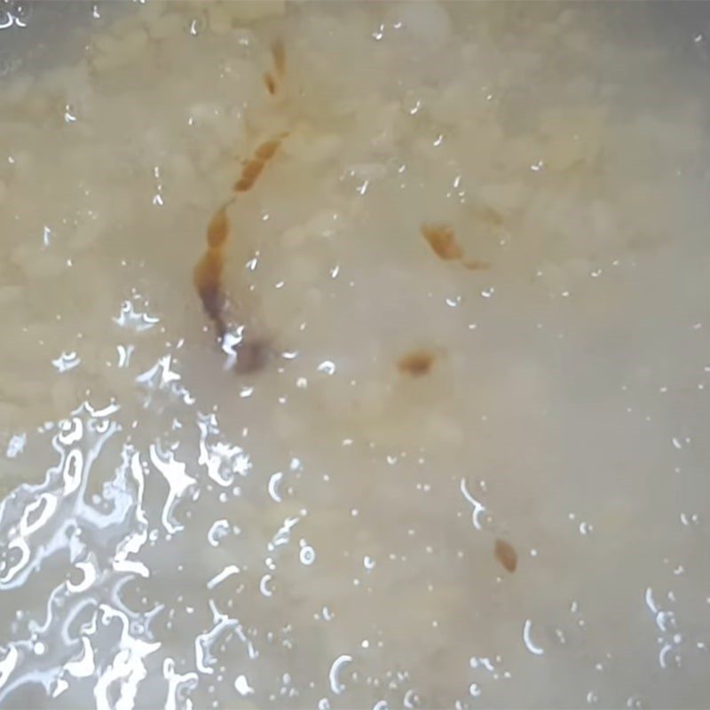 Step 3 Cooking the dessert Mung bean lotus seed dessert