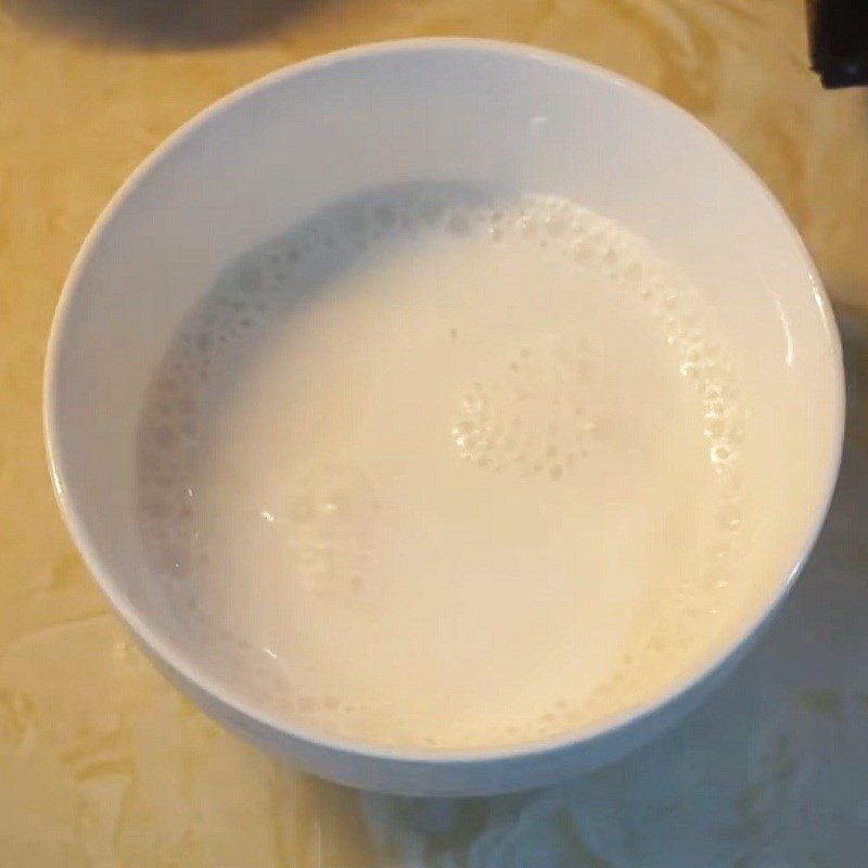 Step 4 Cooking the dessert Lotus seed and mung bean dessert