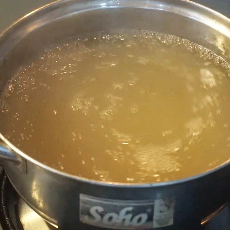 Step 4 Cooking the dessert Lotus seed and mung bean dessert