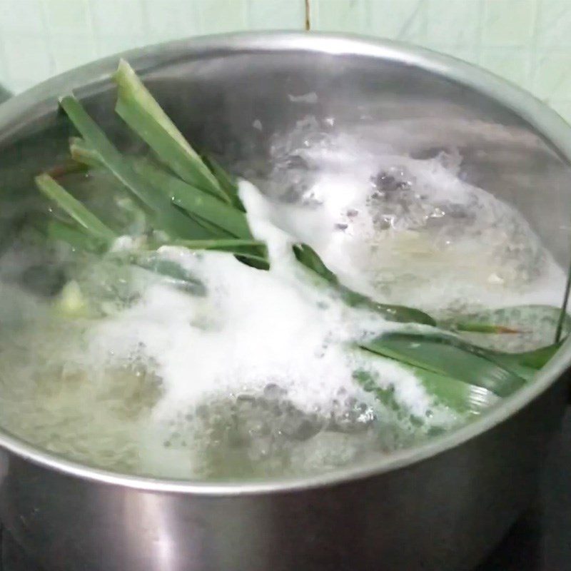 Step 3 Cook the dessert Mung bean and aloe vera dessert