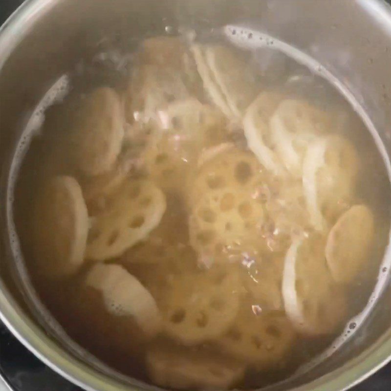 Step 2 Cooking the dessert Lotus root dessert