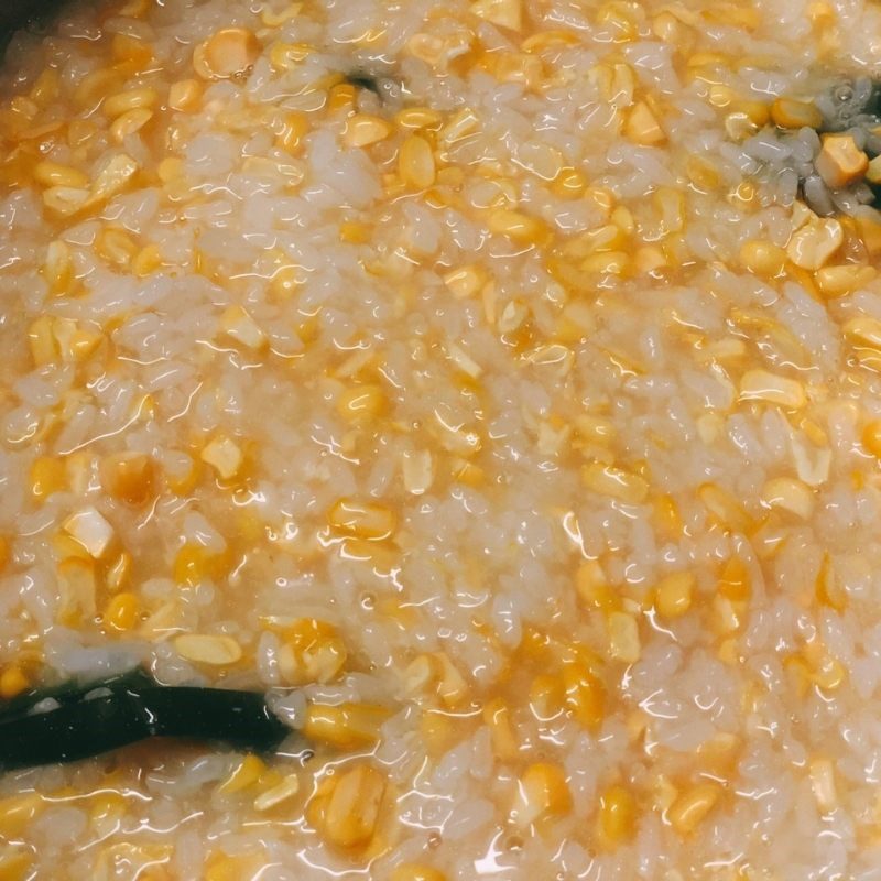 Step 3 Cook sweet corn with sticky rice Sweet corn with sticky rice (recipe shared by users)