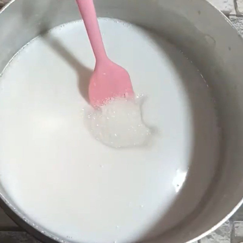 Step 3 Cooking sticky banana and sweet potato dessert