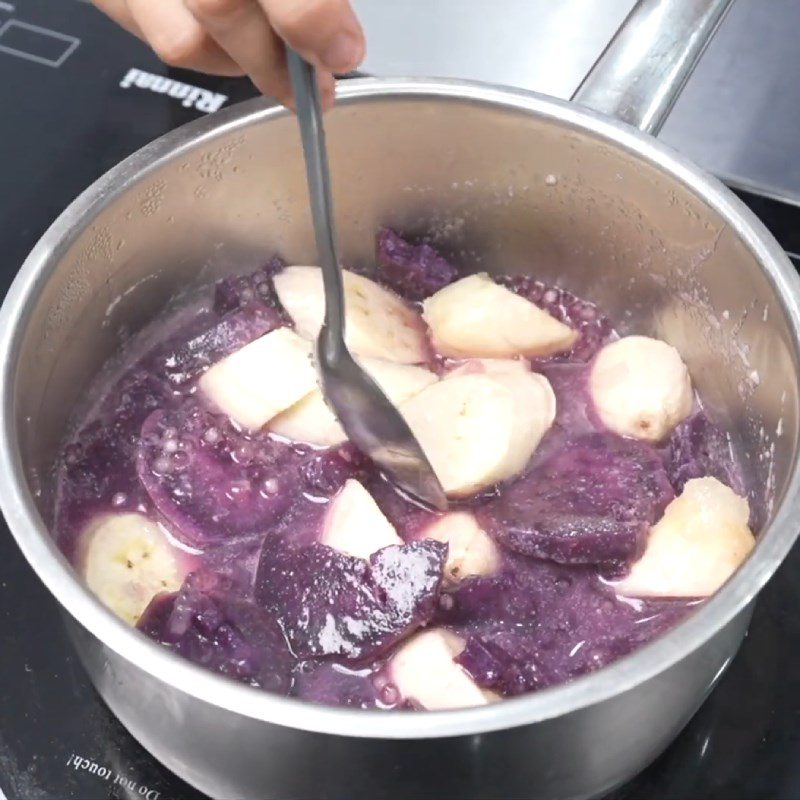 Step 3 Cook purple sweet potato banana dessert Purple sweet potato banana dessert