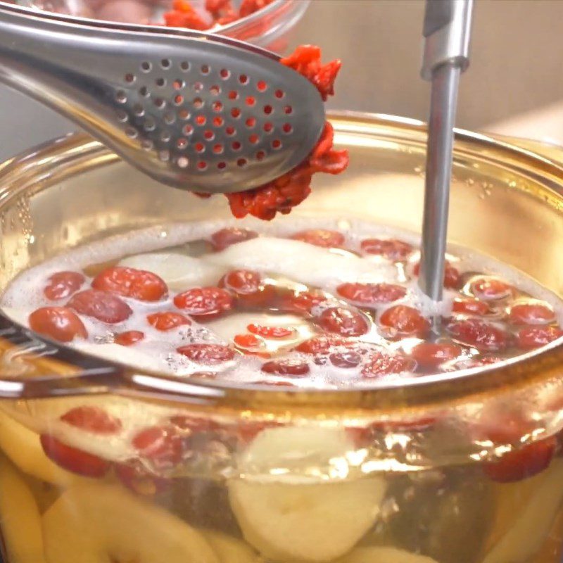 Step 2 Cooking red apple pear dessert Red apple pear dessert