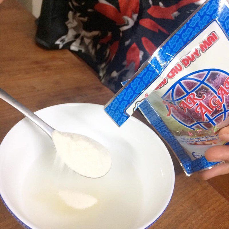 Step 3 Cook soybeans and pour tofu mold with agar powder using ground soybeans