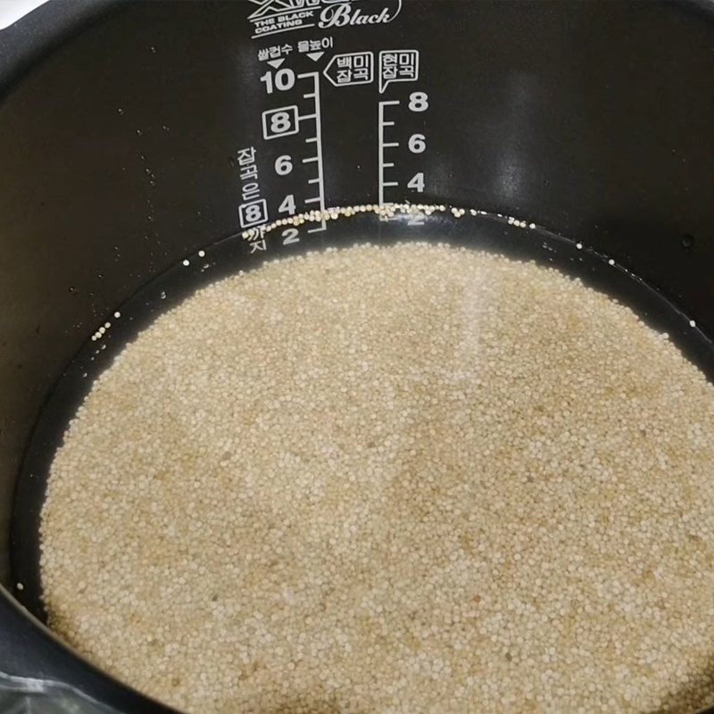 Step 3 Cooking quinoa with vegetables Quinoa mixed with vegetables cooked in a rice cooker