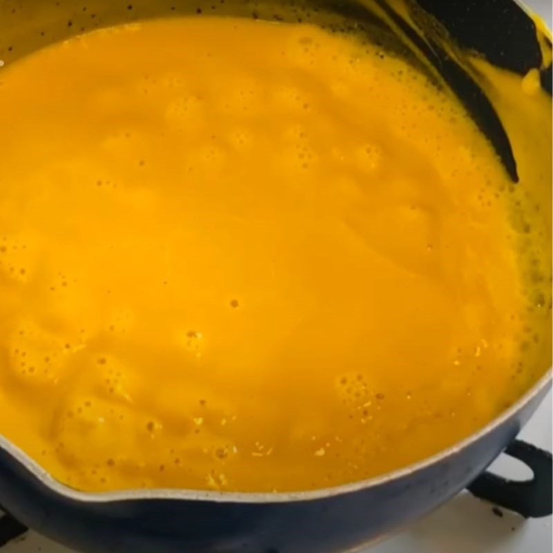 Step 5 Cooking the pumpkin soup mixture with fresh milk