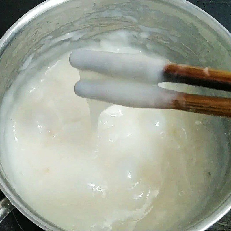 Step 1 Cook the mixture of glutinous rice flour and coconut milk Coconut Ice Cream from glutinous rice flour