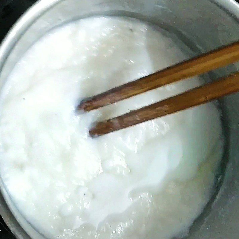 Step 1 Cook the mixture of glutinous rice flour and coconut milk Coconut Ice Cream from glutinous rice flour