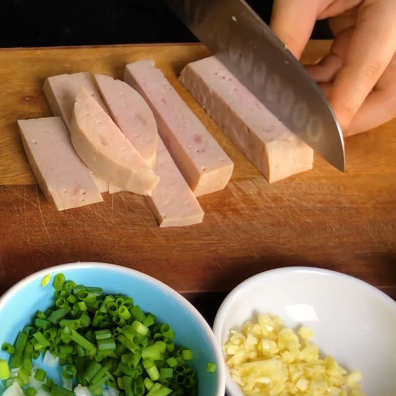 Step 1 Prepare the ingredients for Fried Pork Roll with Spicy Sauce